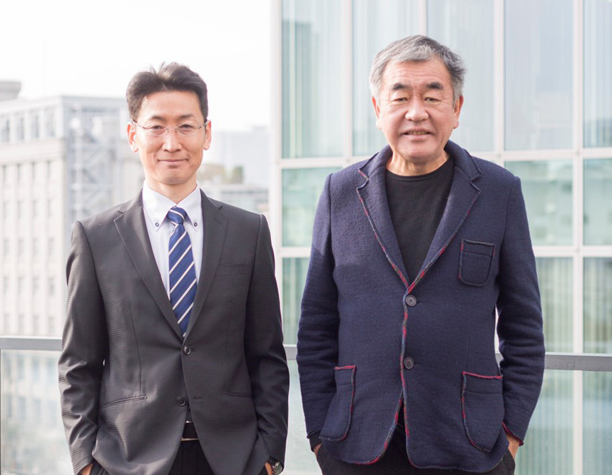 代表取締役 植田博幸(左)、建築家 隈研吾氏(右)