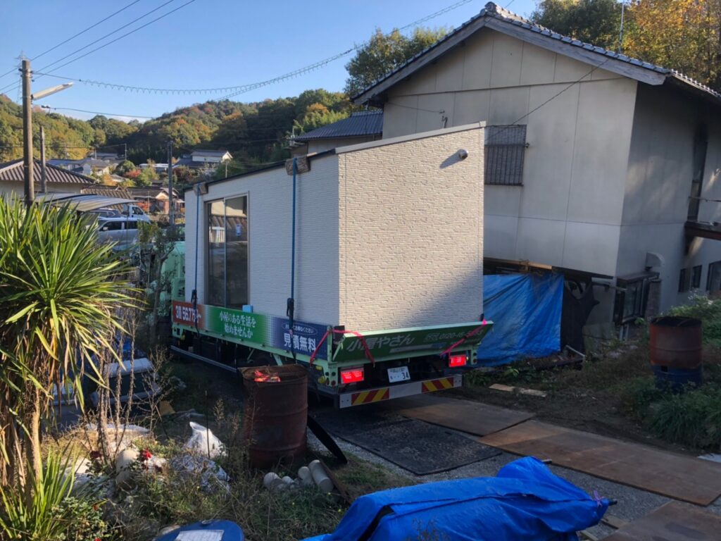 おばあちゃんが暮らすふたつで1つの離れ小屋 岡山県笠岡市 それ小屋ではじめよう ちいさなお家 小屋やさん は 店舗 趣味小屋 ガレージ 音楽小屋 勉強部屋 アトリエ 事務所などに
